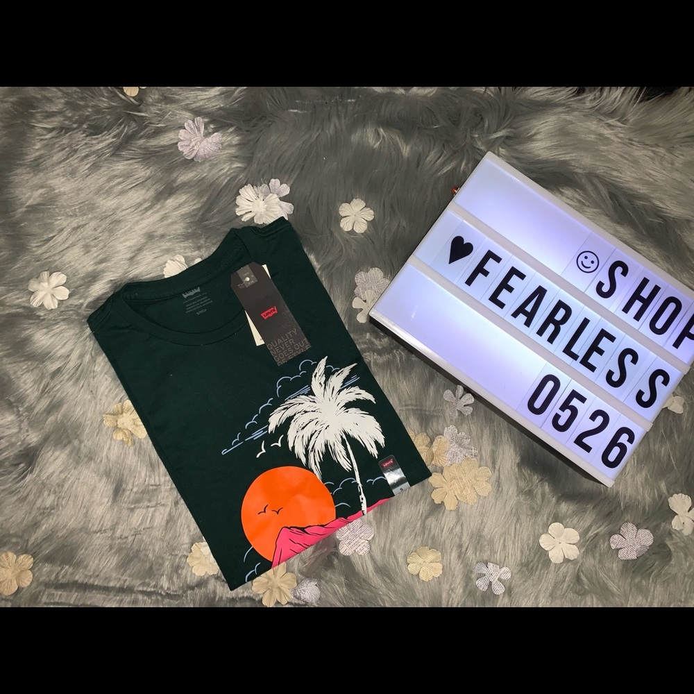 Levis Graphic Tee